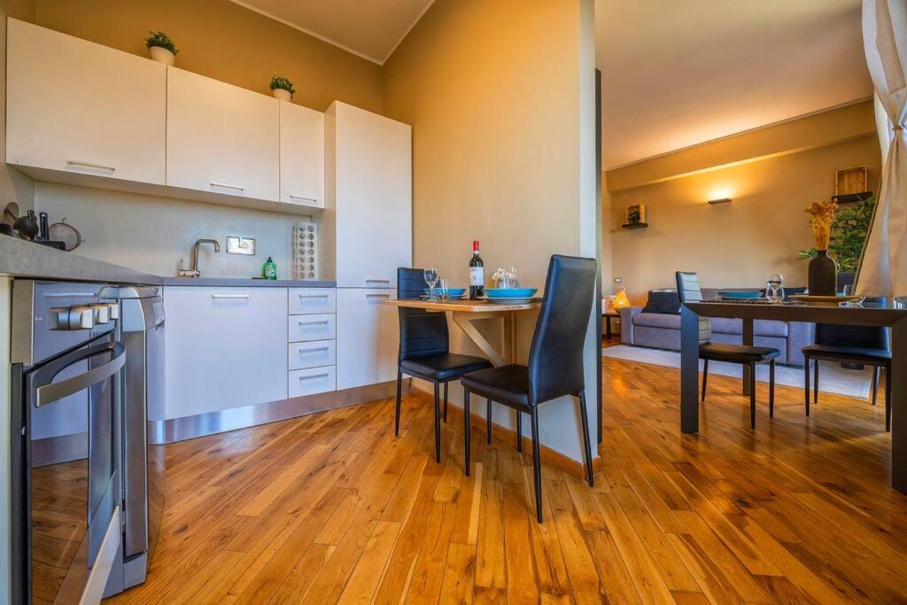 Sunny & Updated Flat With Panoramic City View 50M From M4 Stop Milán Exterior foto