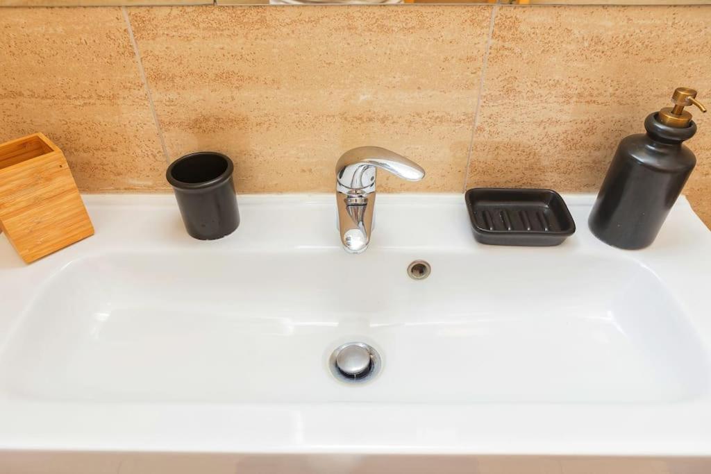 Sunny & Updated Flat With Panoramic City View 50M From M4 Stop Milán Exterior foto