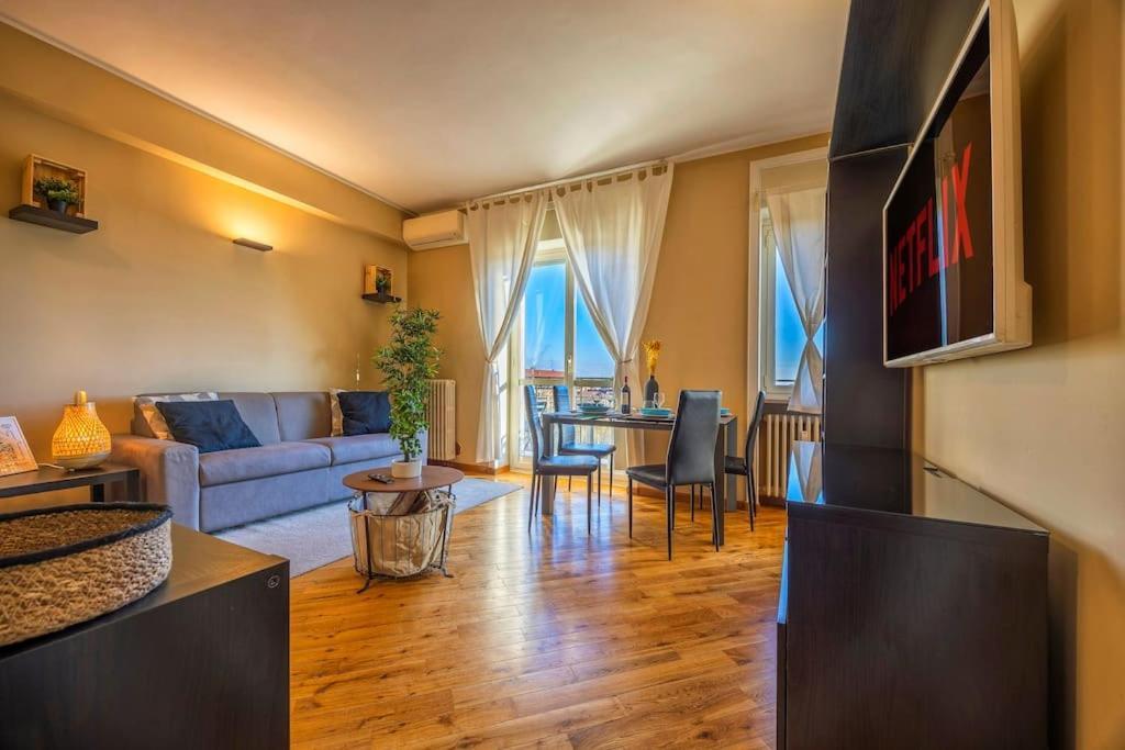 Sunny & Updated Flat With Panoramic City View 50M From M4 Stop Milán Exterior foto