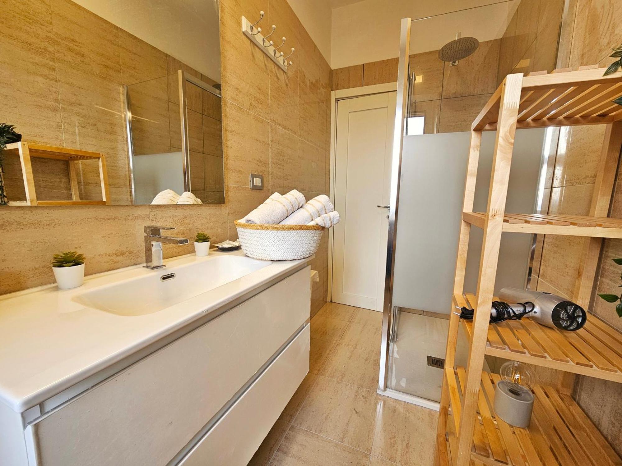Sunny & Updated Flat With Panoramic City View 50M From M4 Stop Milán Exterior foto